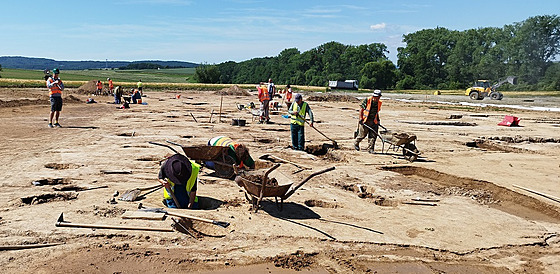 Pracovníci z Archeologického centra v Olomouci objevili novou osadu z doby...