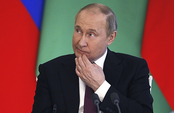 Ruský prezident Vladimir Putin se úastní tiskové konference s prezidentem...