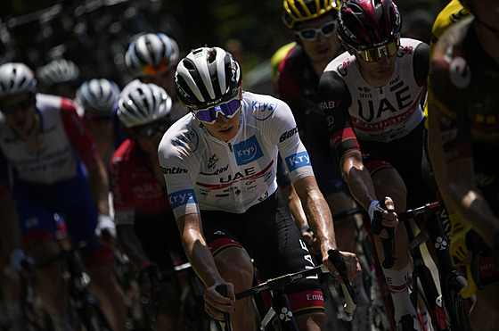 Slovinský cyklista Tadej Pogaar bhem 18. etapy Tour de France