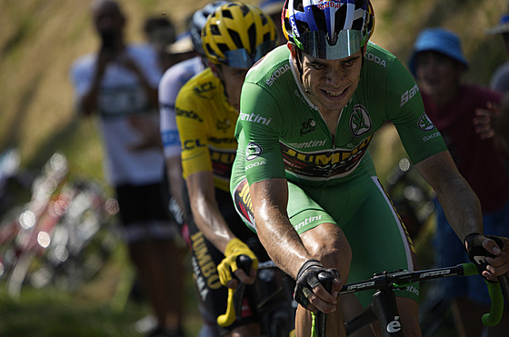 Lídr bodovací soute Wout van Aert v 18. etap Tour de France ve stoupání na...