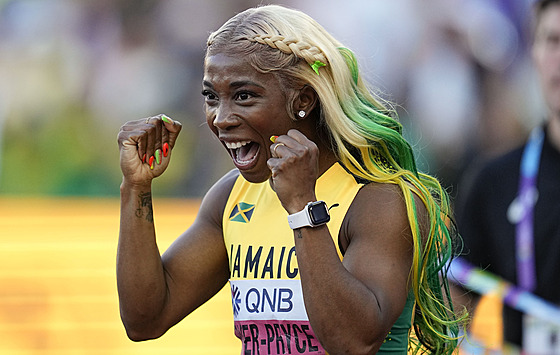 Jamajská sprinterka Shelly-Ann Fraserová-Pryceová slaví triumf na stovce...