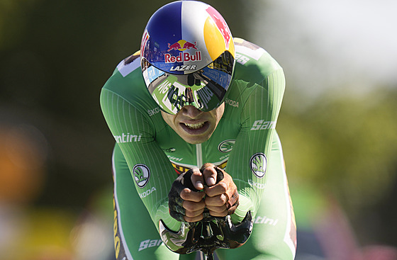 Belgický cyklista Wout van Aert v cíli 20. etapy Tour de France