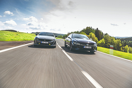 Volkswagen Arteon R vs. Peugeot 508 PSE.