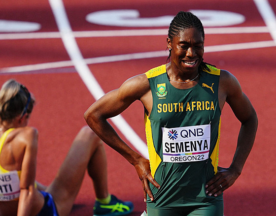 Jihoafri�anka Caster Semenyaová b�hem rozb�hu závodu na 5000 metr� na...
