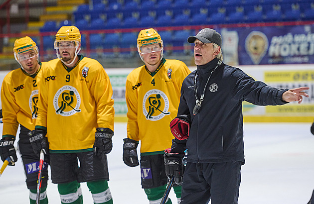 Trenér Stantien a asistent Srdínko skončili na lavičce hokejového Vsetína
