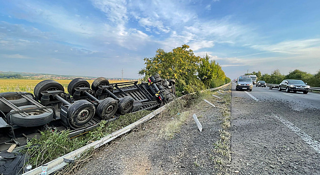 Po nehodě je tah na Rakousko průjezdný, z kamionu unikla toxická látka