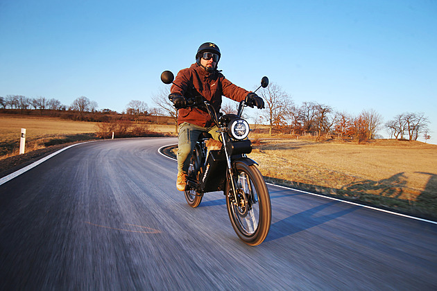 Mopedy místo piva. Zaječický startup startuje výrobu v benešovském pivovaru