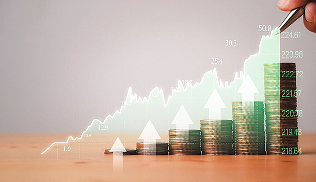 Třetina Čechů nikdy neinvestovala. Lidé nejvíce věří nemovitostem