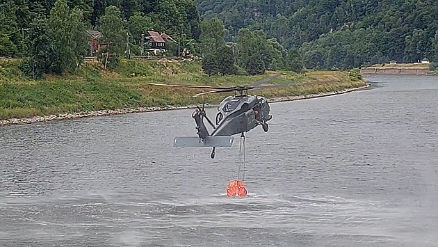 Policie by mohla létat ve vrtulníku Black Hawk. Plánuje nákup modernějších strojů, možných kandidátů je víc