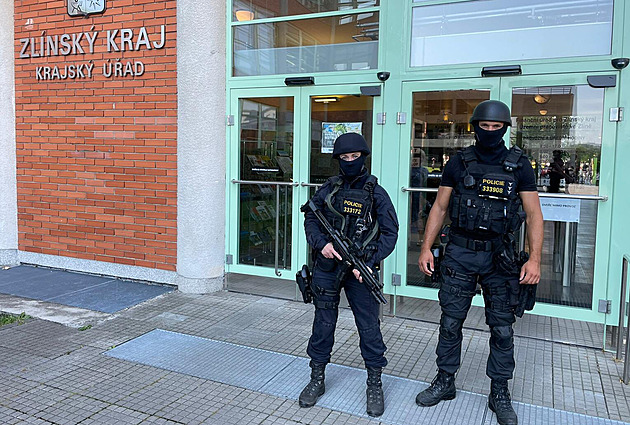 Na krajském úřadu ve Zlíně se střílelo, útočník zastřelil úřednici