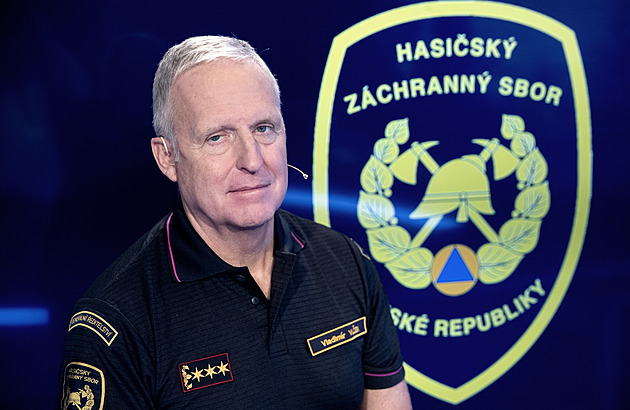Generální ředitel hasičů Vlček v létě skončí. Podle Metnara kvůli věku