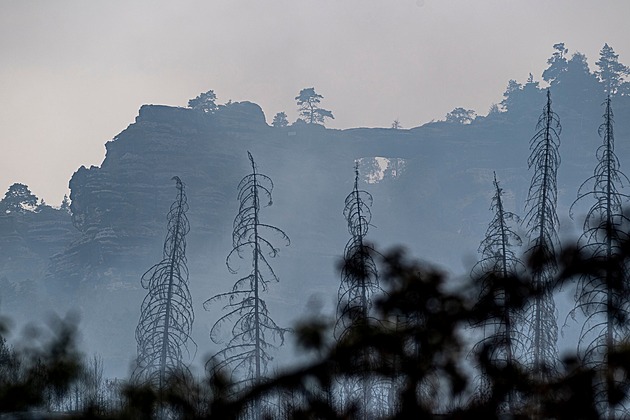 Meteoroložka: Déšť a bouřky přijdou. Ale není jisté zda v oblasti požárů