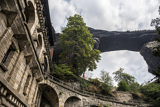 Turisté mohou po požáru opět vyrazit na Pravčickou bránu. Cesta je bezpečná