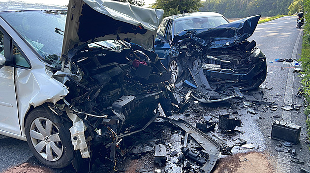 Po nehodě u Prahy jsou čtyři zranění včetně dětí, řidič nadýchal 1,7 promile