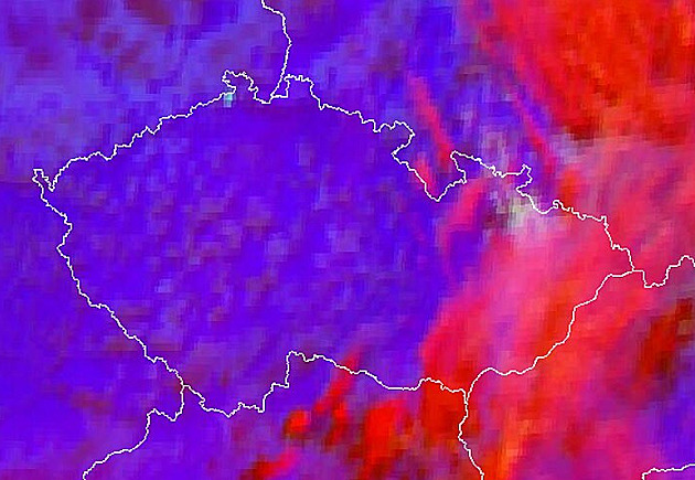 Požár sledují americké i evropské družice. Podívejte se, co a jak vidí