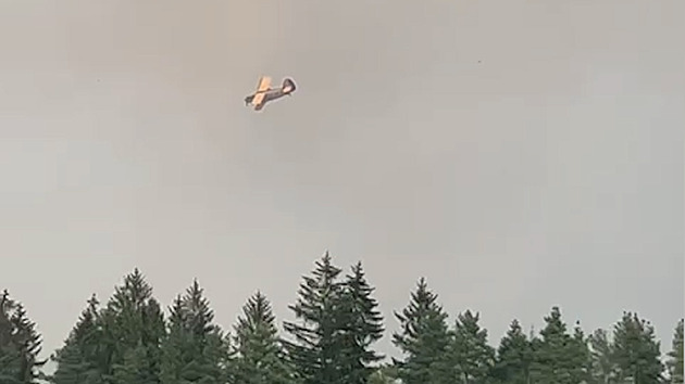 Kouř poháněný větrem zaskočil i meteorologa. „Hledal jsem, kde hoří, a nebyl jsem určitě sám“