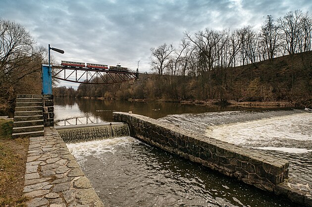 elezniní most v Táboe spojuje behy Lunice u od roku 1902. Na jeho stavu...