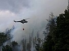 Hasii nasadili na poár v eském výcarsku vrtulníky a letadla