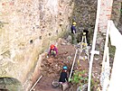Na hrad Hauentejn zkoumaj archeologov zanikl stedovk pkop. (28....
