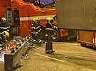 V tunelu Mr�zovka narazil do br�ny se sm�rovou cedul� kamion. (29. �ervence...