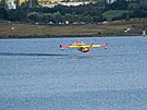 Letoun canadair a jeho przkumný let nad jezerem Milada. (27. ervence 2022)