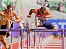 Desetiboja Jií Sýkora bhem 110 metr pekáek na mistrovství svta v Eugene.