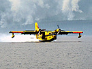 Pístový letoun Canadair CL-215