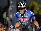 Belgický cyklista Jasper Philipsen oslavuje vítzství ve 21. etap Tour de...