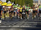 Tým Jumbo Visma slaví celkové vítzství ve 109. roníku Tour de France.