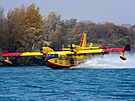 S haenm poru v eskm vcarsku pomohou dv italsk letadla canadair.