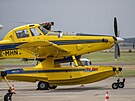 védská pomoc pi haení poáru v eském výarsku v podob letadel AIR Tractor...