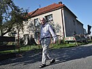 Helmut Lobpreis (85 let) ped svm rodnm domem v Hrabticch na Novojinsku.