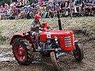 Tradin zvod traktor do vrchu v ebnici na Plzesku.(23. ervence 2022)
