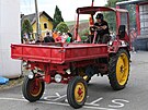 Tradin zvod traktor do vrchu v ebnici na Plzesku. Na startu traktor...