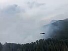 Aktuální zábry poáru v eském výcarsku z policejního vrtulníku
