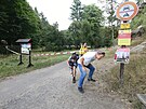 Turist, kte vychzku jet stihli ped zkazem vstupu do lesa. (27. ervence...