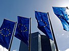 Vlajky Evropské unie ped sídlem Evropské centrální banky (ECB) ve Frankfurtu...