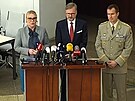 Ministryn obrany Jana ernochová, premiér Petr Fiala a náelník generálního...