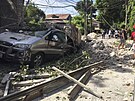 Vozidlo rozdrceno zícenou zdí poté, co provincii Ilocos Sur na Filipínách...