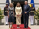 První dáma Ukrajiny Olena Zelenská (uprosted) a americký prezidentský pár pi...