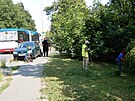 <p>Střet autobusu 369 na Štětí s kamenem, který odlétl při sekání trávy.</p>