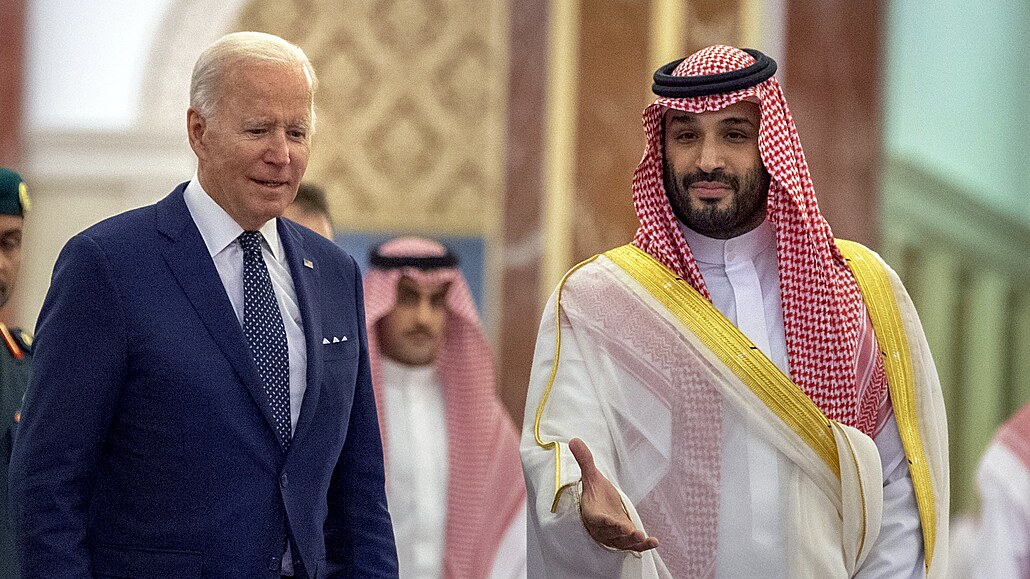 Prezident USA sklidil doma kritiku za návtvu Saúdské Arábie