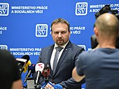 Ministr práce a sociálních věcí Marian Jurečka vystoupil v Praze na tiskové...