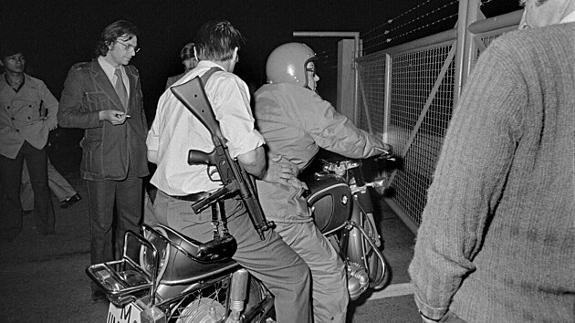 Tragick nos izraelskch sportovc na olympid v Mnichov v roce 1972. Nmet policist byli pi pokusu o jejich osvobozen na letiti vyzbrojeni obyejnmi pukami Heckler & Koch G3.