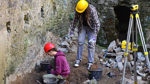 Na hrad Hauentejn zkoumaj archeologov zanikl stedovk pkop. (28. ervence 2022)