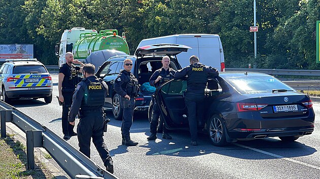 Policisté na Pražském okruhu pronásledovali kradené auto. (25. července 2022)
