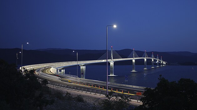 Pohled na nov postaven most na poloostrov Peljeac v Chorvatsku. (25. ervence 2022)