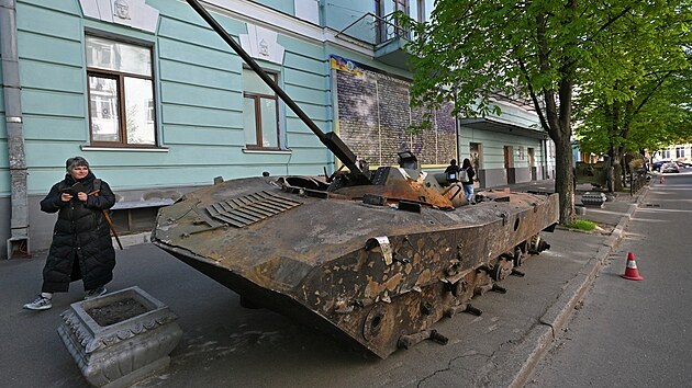 Výstava zničeného ruského armádního vybavení v ulicích Kyjeva (5. května 2022)