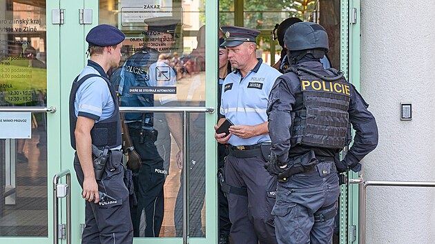 V budov zlnskho krajskho adu se stlelo, na mst zasahovala policie