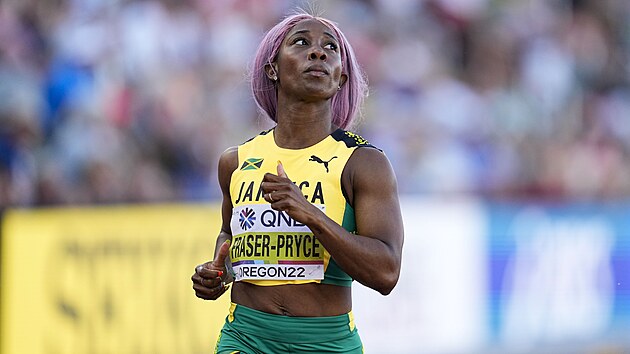 Jamajsk sprinterka Shelly-Ann Fraserov-Pryceov postupuje do finle bhu na 200 metr na atletickm mistrovstv svta v Eugene.
